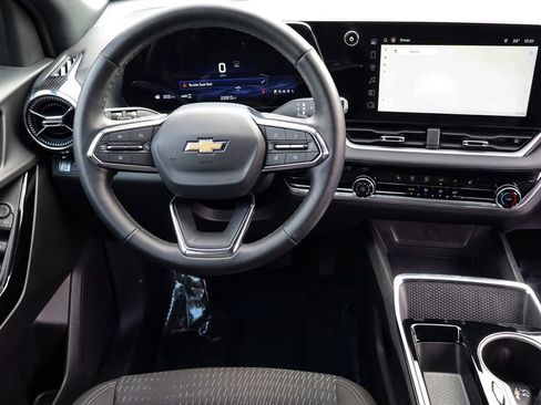 Used 2025 Chevrolet Equinox LT image 18