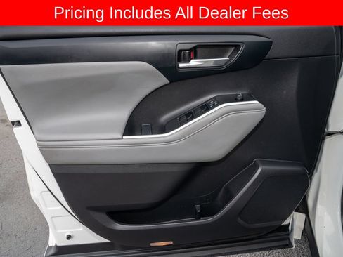 Used 2021 Toyota Highlander XLE FWD image 14