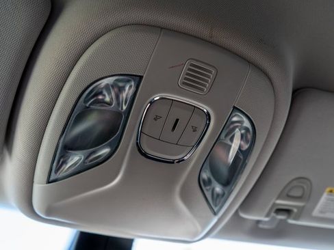 Used 2018 Jeep Compass Latitude w/ Cold Weather Group image 36