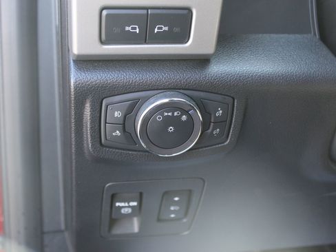 Used 2019 Ford F150 Lariat w/ Equipment Group 502A Luxury AWD/4WD image 26