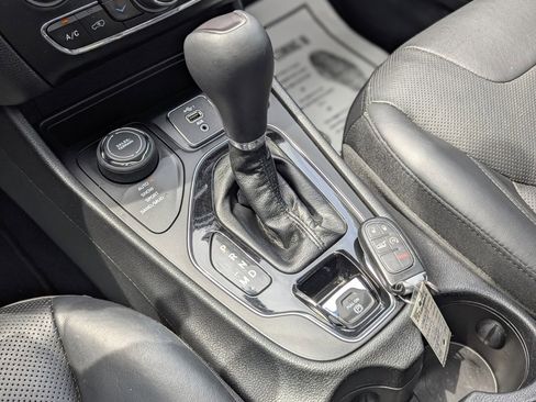 Used 2019 Jeep Cherokee Limited image 43