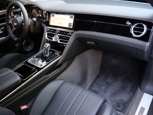 New 2025 Bentley Flying Spur Plug-In Hybrid image 24