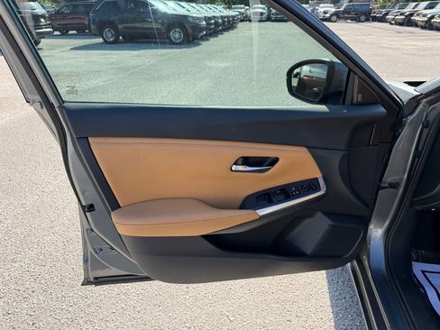 Used 2020 Nissan Sentra SV w/ SV Premium Package FWD image 13