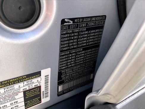 Used 2017 Jaguar F-PACE Prestige image 19