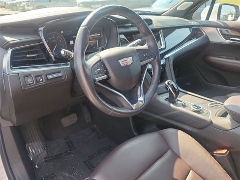 Used 2024 Cadillac XT6 Premium Luxury w/ Technology Package AWD/4WD image 30