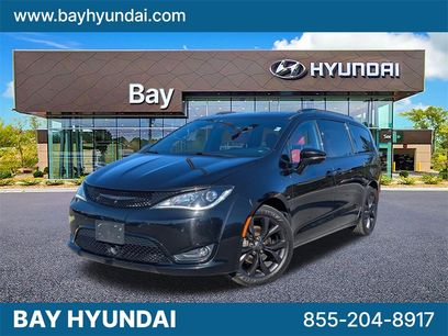 Used 2020 Chrysler Pacifica Limited w/ Quick Order Package 27H Red S