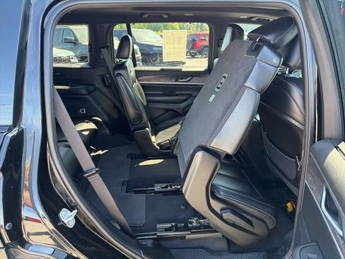 Used 2024 Jeep Grand Cherokee L Limited w/ Luxury Tech Group II AWD/4WD image 19