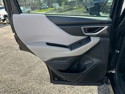 Used 2019 Subaru Forester Base image 22