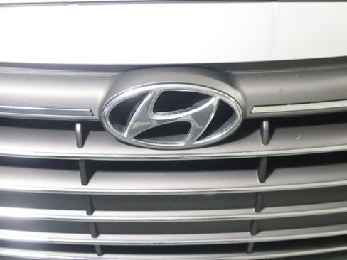 Used 2019 Hyundai Elantra SE w/ Cargo Package image 16