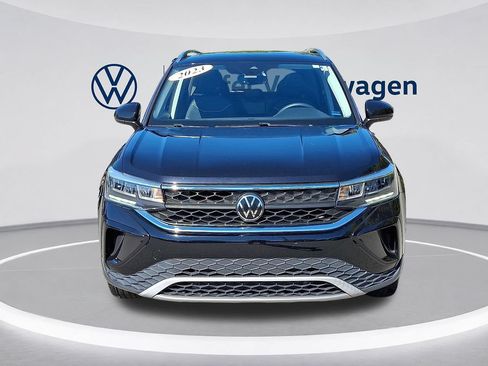 Certified 2023 Volkswagen Taos SE w/ Panoramic Sunroof Package FWD image 2