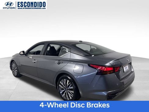 Used 2024 Nissan Altima 2.5 SV image 3