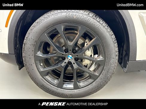 Used 2024 BMW X5 xDrive40i w/ Premium Package AWD/4WD image 2