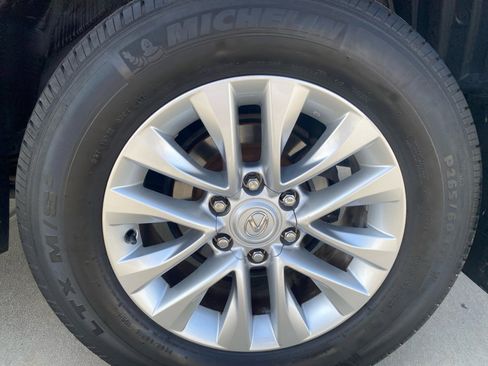 Used 2018 Lexus GX 460 Premium w/ Premium Package image 26