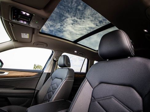 New 2026 Volkswagen Atlas SE image 2