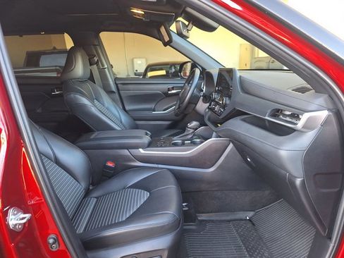 Used 2023 Toyota Highlander XSE image 22