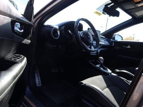 Used 2023 Kia Forte GT-Line image 11