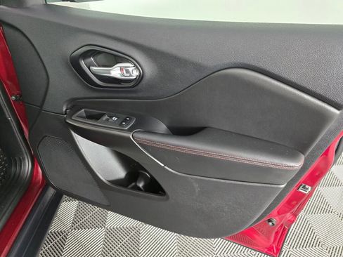 Used 2021 Jeep Cherokee Trailhawk w/ Technology Group image 40