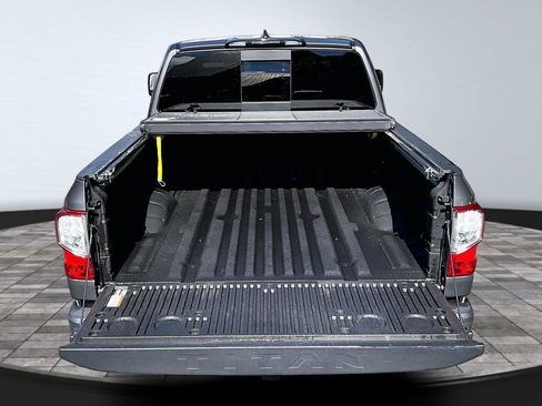 Used 2024 Nissan Titan SV w/ SV Convenience Package RWD image 18