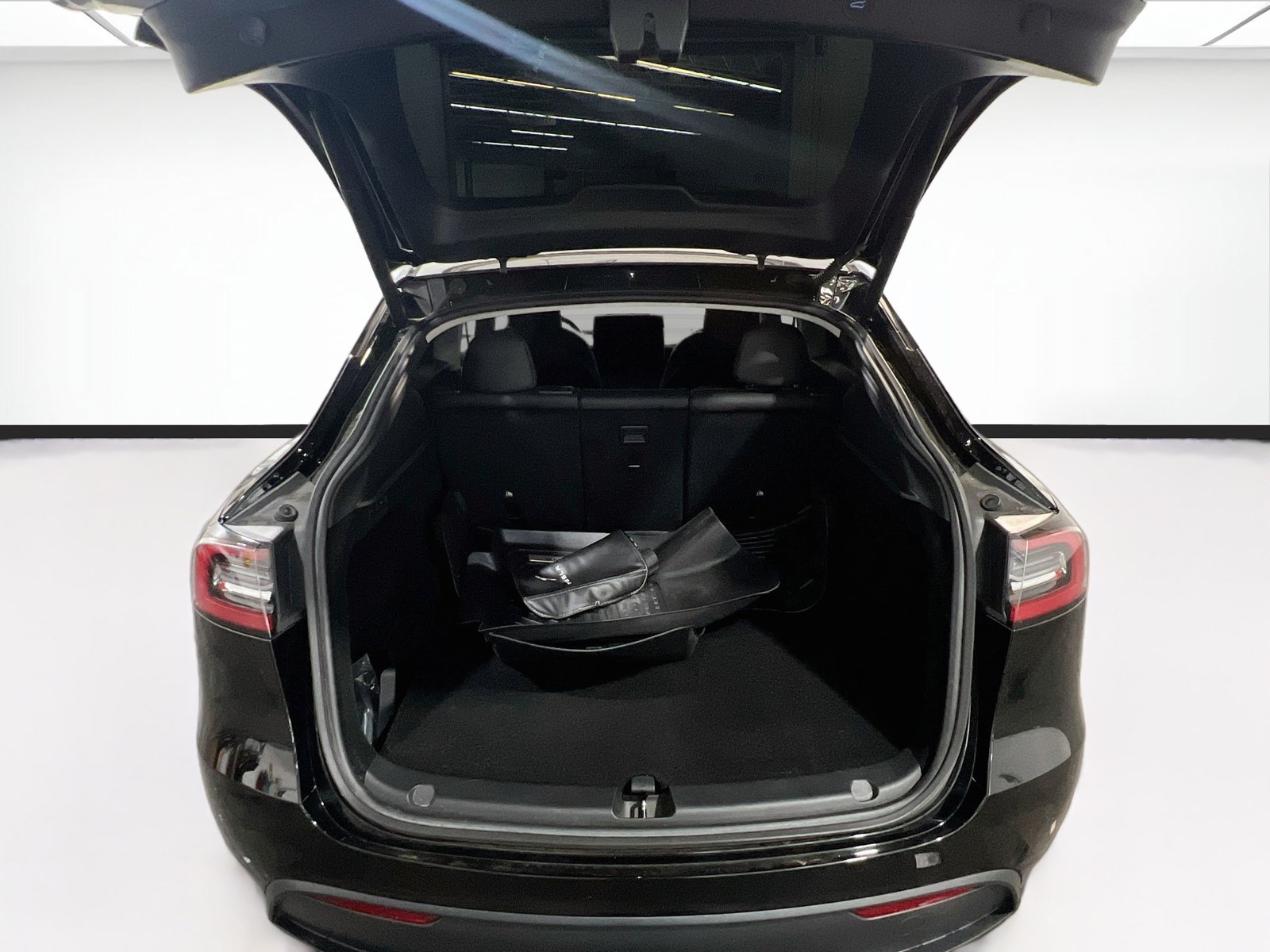Used 2023 Tesla Model Y Performance AWD/4WD image 19