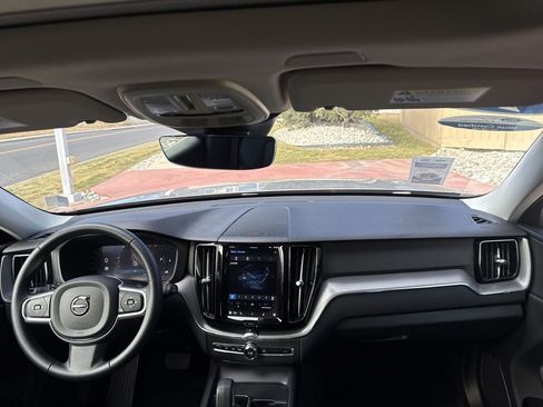 Used 2025 Volvo XC60 B5 Core image 25