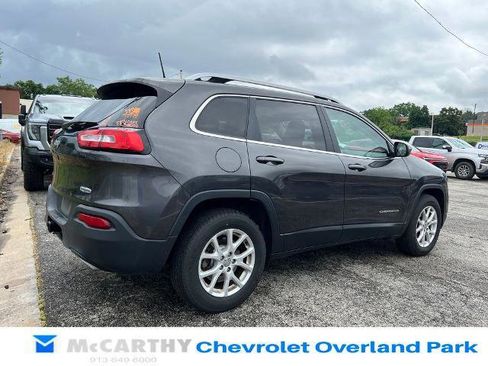 Used 2017 Jeep Cherokee Latitude w/ Cold Weather Group AWD/4WD image 3