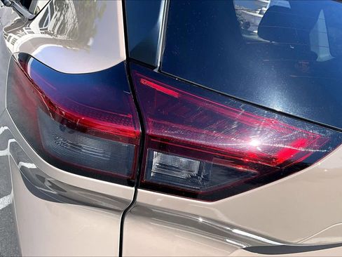 Used 2024 Nissan Rogue SV w/ SV Premium Package image 29