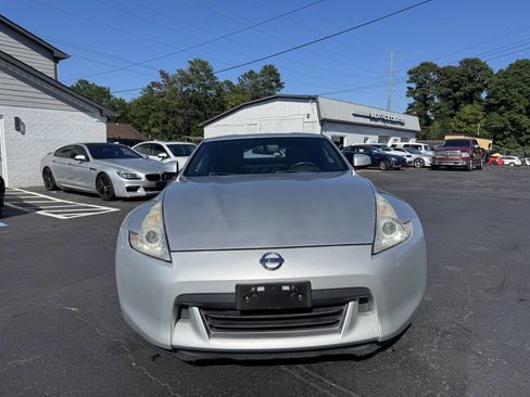 Used 2009 Nissan 370Z Touring RWD image 3