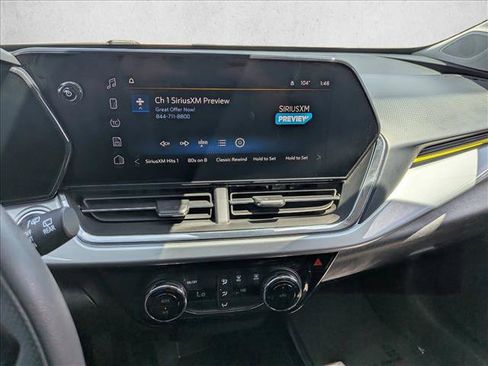 Used 2025 Chevrolet Trax LT FWD image 19