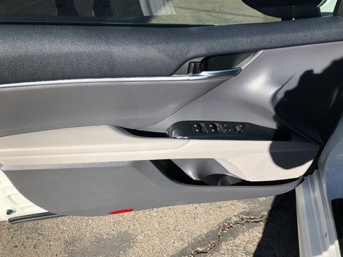 Used 2020 Toyota Camry SE image 9