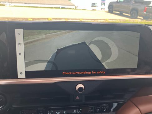 Used 2025 Toyota Crown Limited w/ Advanced Technology Package image 23