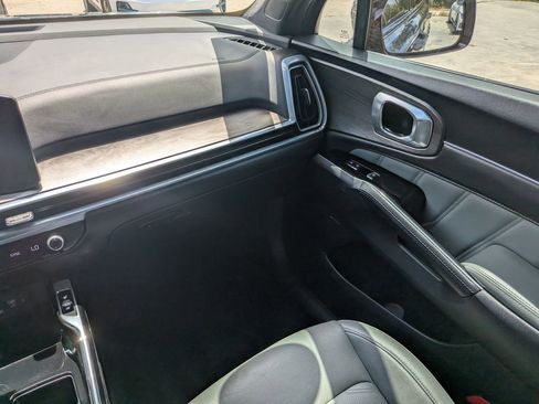 Certified 2025 Kia Sorento SX Prestige w/ Sage Leather Package AWD/4WD image 18