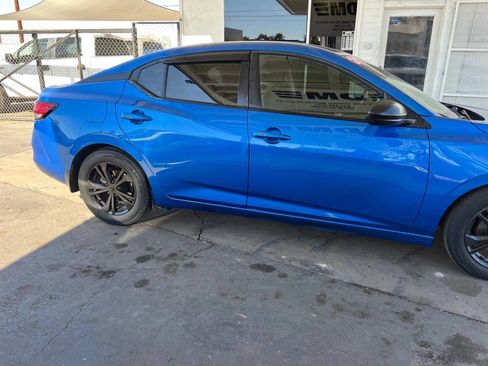 Used 2021 Nissan Sentra SV image 2