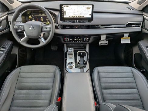 New 2026 Mitsubishi Outlander LE image 27