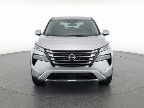 Used 2025 Nissan Rogue SV image 2