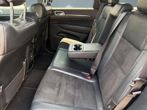 Used 2019 Jeep Grand Cherokee Laredo w/ Laredo X Package RWD image 23