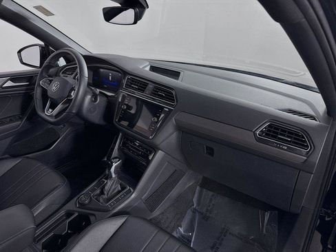 Certified 2024 Volkswagen Tiguan SE R-Line AWD/4WD image 27