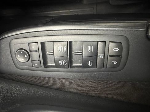 Used 2016 Jeep Cherokee Latitude w/ Cold Weather Group AWD/4WD image 27