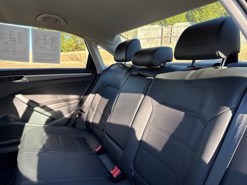 Used 2017 Volkswagen Passat 1.8T R-Line image 33
