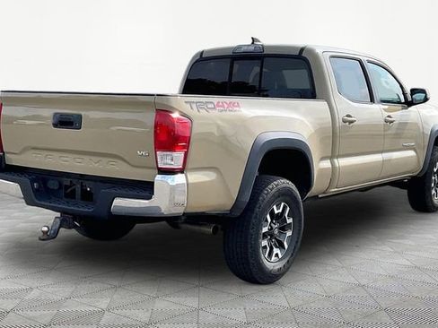 Used 2016 Toyota Tacoma TRD Off-Road w/ Towing Package image 5
