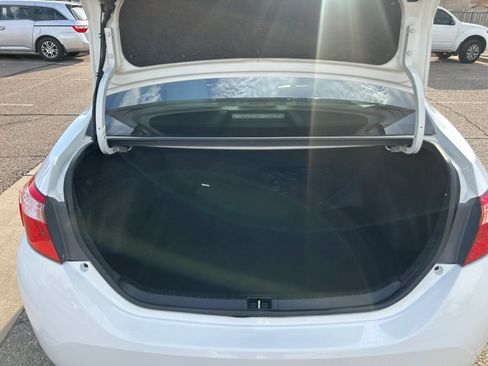 Used 2018 Toyota Corolla LE FWD image 16