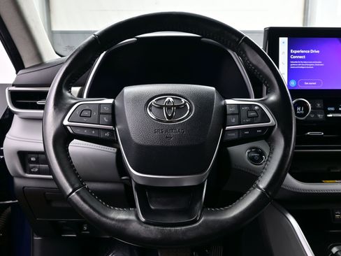 Used 2023 Toyota Highlander XLE image 25