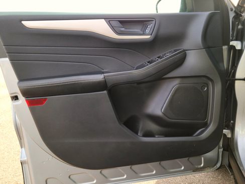 Used 2022 Ford Escape SE w/ Cold Weather Package image 8