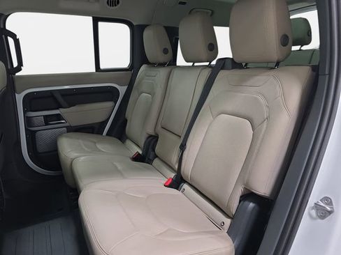 Used 2023 Land Rover Defender 130 SE image 13