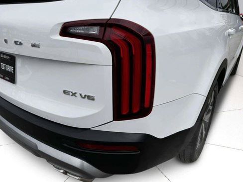 Used 2021 Kia Telluride EX w/ EX Premium Package FWD image 16