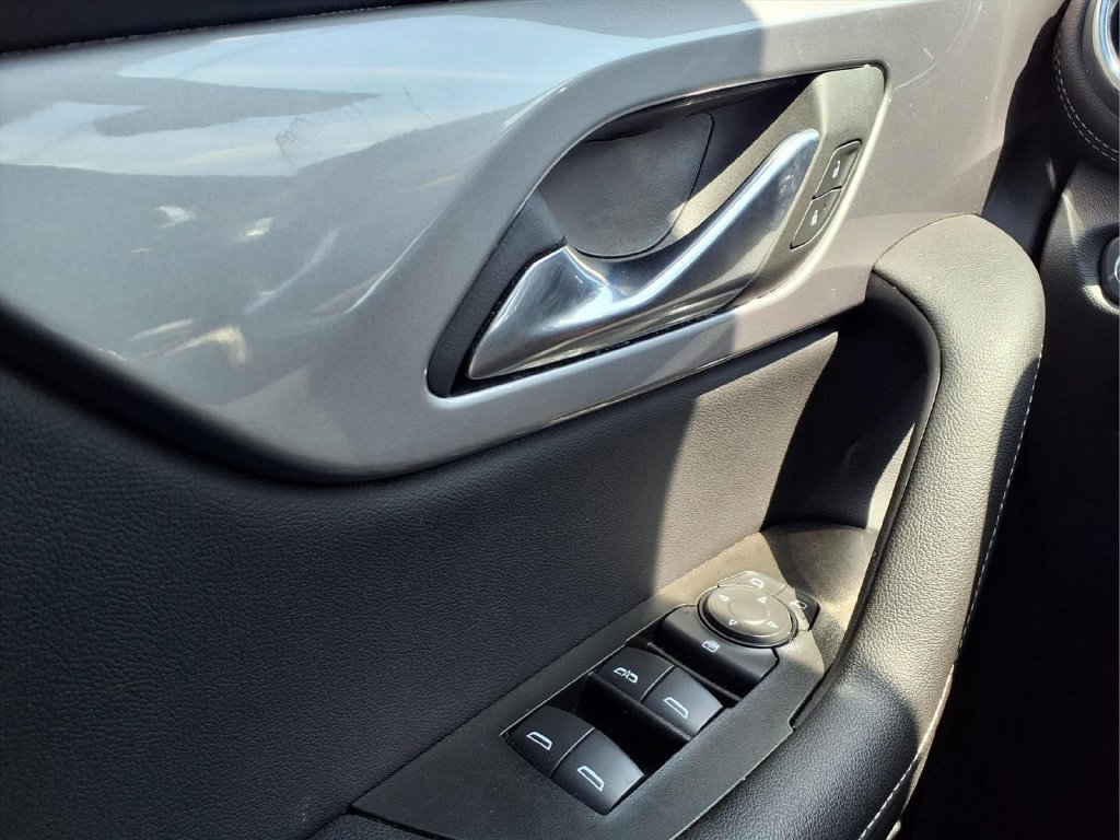 Used 2025 Chevrolet Blazer LT FWD image 20