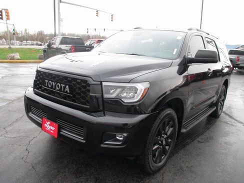 Used 2022 Toyota Sequoia SR5 w/ Premium Package image 10