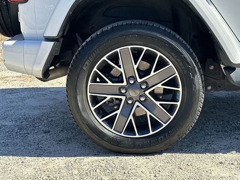 Used 2023 Jeep Wrangler Unlimited Sahara image 18