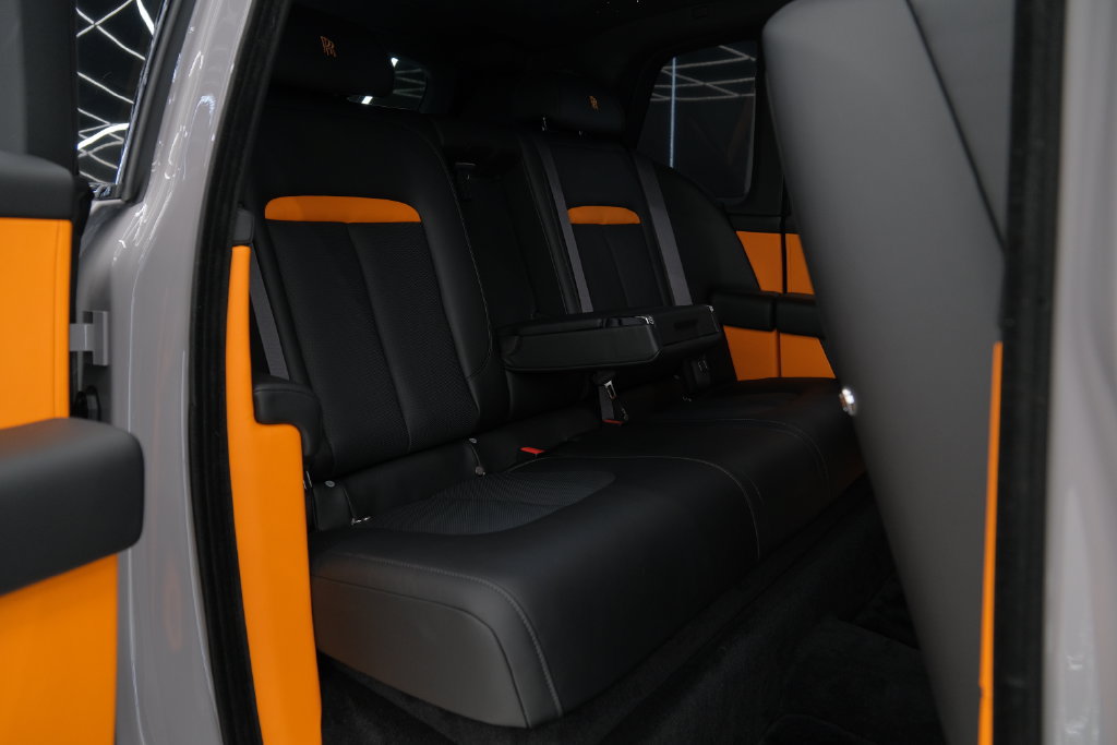 Used 2026 Rolls-Royce Cullinan AWD/4WD image 34