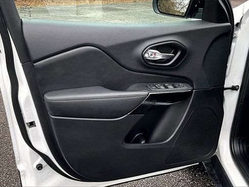 Used 2023 Jeep Cherokee Altitude Lux image 18