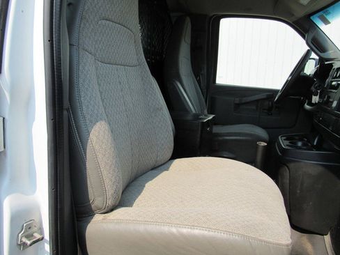 Used 2016 Chevrolet Express 2500 RWD image 14